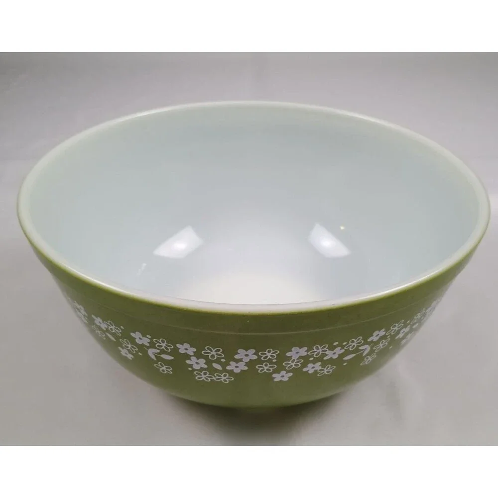 Vintage Pyrex 403 Spring Blossom Green Crazy Daisy Mixing Bowl 2.5 Qt 1970s